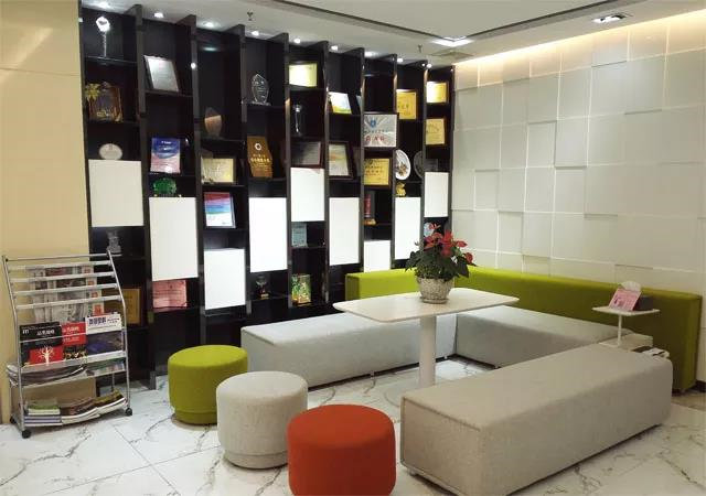 客戶不會因為我們的產品感動，客戶只會因為我們的員工而感動！