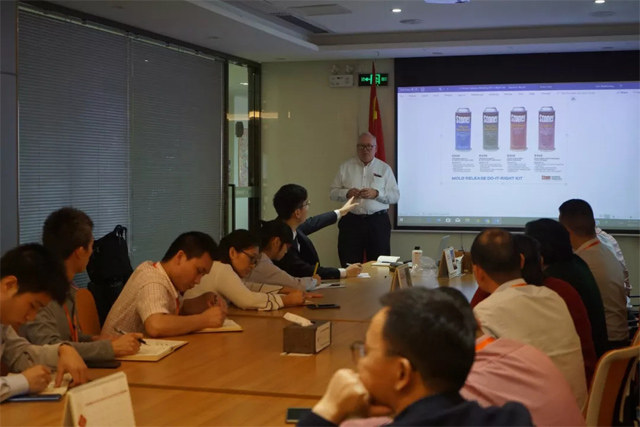 Stoner公司給廣東博皓帶來了新產品，主要有熱塑性脫模劑套裝和水性管道脫模劑